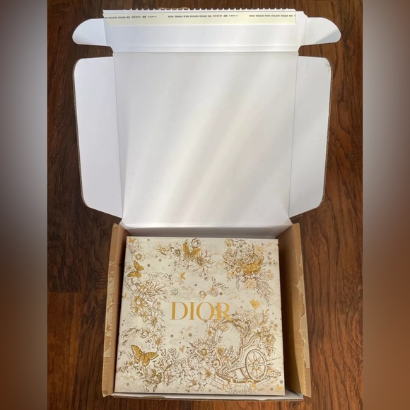 2021 Christian Dior Holiday Gold Holiday Gift Box Present Note Cards Stationary - Picture 2 of 12